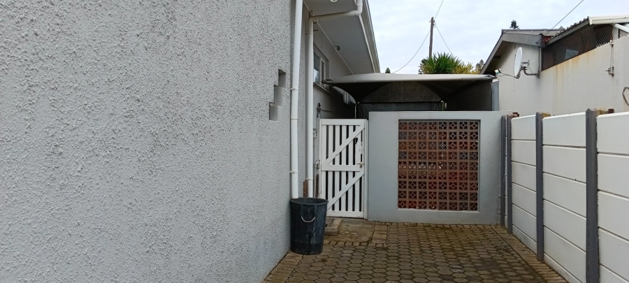 4 Bedroom Property for Sale in Hartenbos Central Western Cape